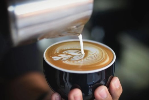 How to Make the Perfect Dairy-Free Latte at Home